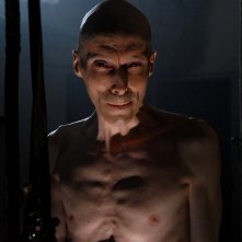 L'emblematico Mortis (Nuot Arquint) nell'horror Shadow