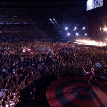La folla in delirio per gli U2 nel film U2 3D