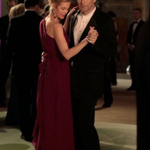 Lily (Kelly Rutherford) e William (William Baldwin) danzano assieme nell'episodio Ex-Husbands and Wives di Gossip Girl