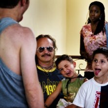 Luca Zingaretti coi piccoli Luca Giannetti e Damiano De Laurentis nel film La nostra vita