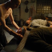 Nuot Arquint in una scena dell'horror Shadow