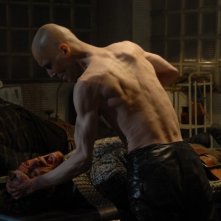 Nuot Arquint in una sequenza dell'horror Shadow