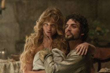 Oscar Isaac e Léa Seydoux in una scena di Robin Hood