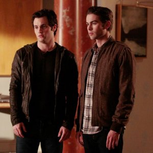 Penn Badgley e Chace Crawford in un momento dell'episodio Ex-Husbands and Wives di Gossip Girl