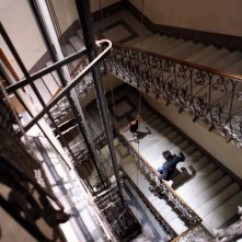 Un'immagine del vivace condominio del film Scontro di civiltà per un ascensore a Piazza Vittorio