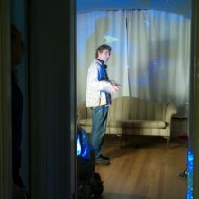 Il regista Max Mayer alle prese con il planetario sul set del suo film Adam