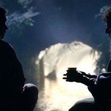 Allison Janney e Mark Pellegrino in una scena di Attraverso il mare, dalla sesta stagione di Lost