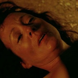 Allison Janney in una scena di Attraverso il mare tratta dalla sesta stagione di Lost
