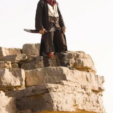 Il Principe Dastan (Jake Gyllenhaal) in un momento di concentrazione nel film Prince of Persia: Sands of Time