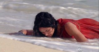 Lela Loren in una scena di Attraverso il mare, dalla sesta stagione di Lost