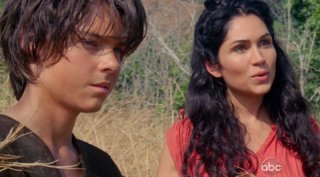 Ryan Bradford e Lela Loren in una scena di Attraverso il mare, dalla sesta stagione di Lost