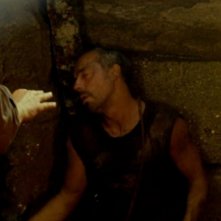 Titus Welliver in una scena di Attraverso il mare dalla sesta stagione di Lost