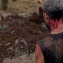 Titus Welliver in una scena di Attraverso il mare tratta dalla sesta stagione di Lost