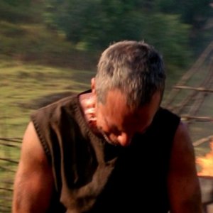 Titus Welliver in una scena di Attraverso il mare, tratta dalla sesta stagione di Lost