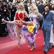 Cannes 2010, Amalric sfila con le attrici di Tourneé