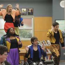 Heather Elizabeth Morris, Kevin McHale, Chris Colfer, Jenna Ushkowitz e Amber Riley danzano nell'episodio Bad Reputation di Glee