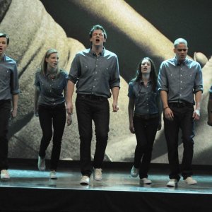 I ragazzi durante un'interpretazione nell'episodio Laryngitis di Glee