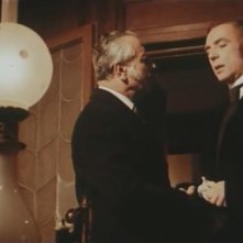 Robert Flemyng in una scena del film L'orribile segreto del dottor Hichcock