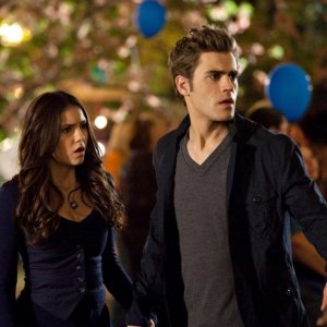 Elena (Nina Dobrev) e Stefan (Paul Wesley) nell'episodio Founder's Day di The Vampire Diaries