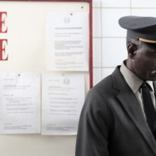 Una scena del film A Screaming Man con Youssouf Djaoro