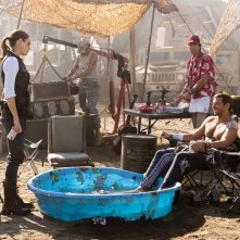 Jessica Biel fa visita a Bradley Cooper e Sharlto Copley nel film A-Team