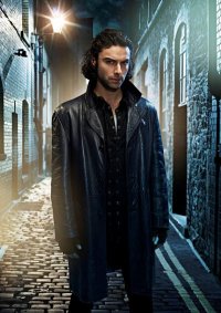 Aidan Turner è Mitchell in una foto promozionale della seconda stagione di Being Human