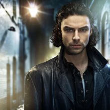 Aidan Turner è mitchell in una foto promozionale della seconda stagione di Being Human