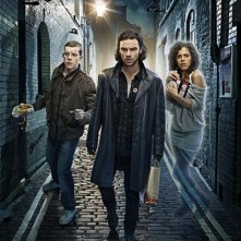 Mitchell (Aidan Turner), George (Russell Tovey) ed Annie (Lenora Crichlow) in una foto promozionale della seconda stagione di Being Human