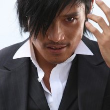 Primo piano di Lee Byung-Hun dal film The Good, the Bad, the Weird