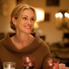 Una solare Julia Roberts nel film Mangia, prega, ama
