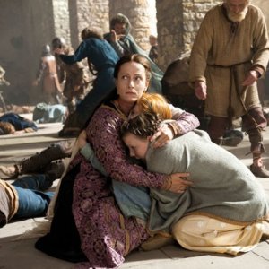 Claudia Michelsen e Lotte Flack nel film La Papessa