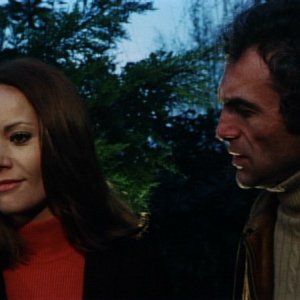 Claudine Auger e Luigi Pistilli in una scena del film Reazione a catena