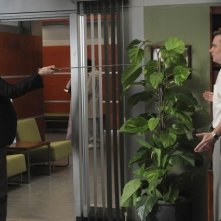 Hugh Laurie e Robert Sean Leonard in una scena di Knight Fall dalla sesta stagione di Dr. House: Medical Division