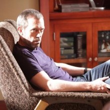 Hugh Laurie in una scena di Baggage dalla sesta stagione di Dr. House: Medical Division