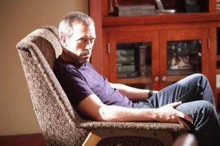 Hugh Laurie in una scena di Baggage dalla sesta stagione di Dr. House: Medical Division