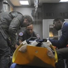 Hugh Laurie in una scena di Help Me tratta dalla sesta stagione di Dr. House: Medical Division