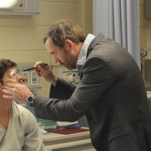 Hugh Laurie in una scena di The Choice, dalla sesta stagione di Dr. House: Medical Division