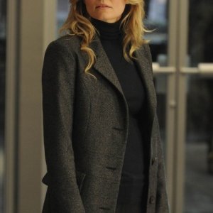 Jennifer Morrison in una scena di Lockdown dalla sesta stagione di Dr. House: Medical Division