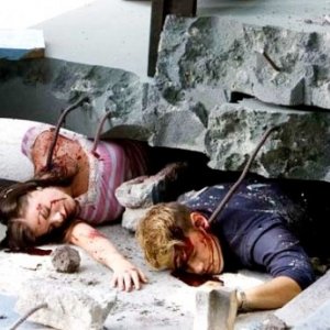 Krista Allen e Nick Zano raggiunti dalla morte nel film The Final Destination