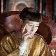 Una pensierosa Johanna Wokalek nel film La Papessa