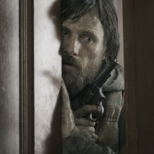 Viggo Mortensen, un padre all'erta nel film The Road