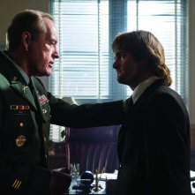 Powers Boothe e Will Forte in una scena del film MacGruber
