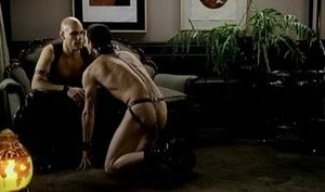 Una sequenza erotica del dramma Un año sin amor