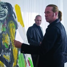 Val Kilmer in una scena del film MacGruber