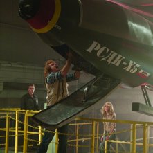 Will Forte, Kristen Wiig e Ryan Phillippe in una sequenza del film MacGruber