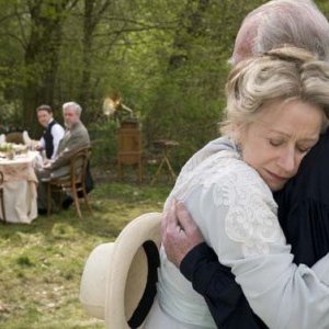 Helen Mirren e Christopher Plummer nella scena dell'addio nel film The Last Station