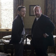 James McAvoy con Paul Giamatti in una scena del film The Last Station
