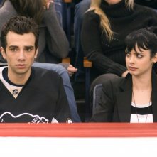 Jay Baruchel e Krysten Ritter in una scena del film Lei è troppo per me