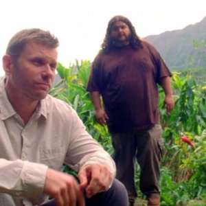 Jorge Garcia e Mark Pellegrino in una scena di Per cosa sono morti dalla sesta stagione di Lost
