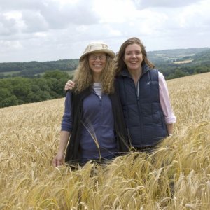 La regista Susanna White con l'autrice Christianna Brand sul set del film Tata Matilda e il grande botto